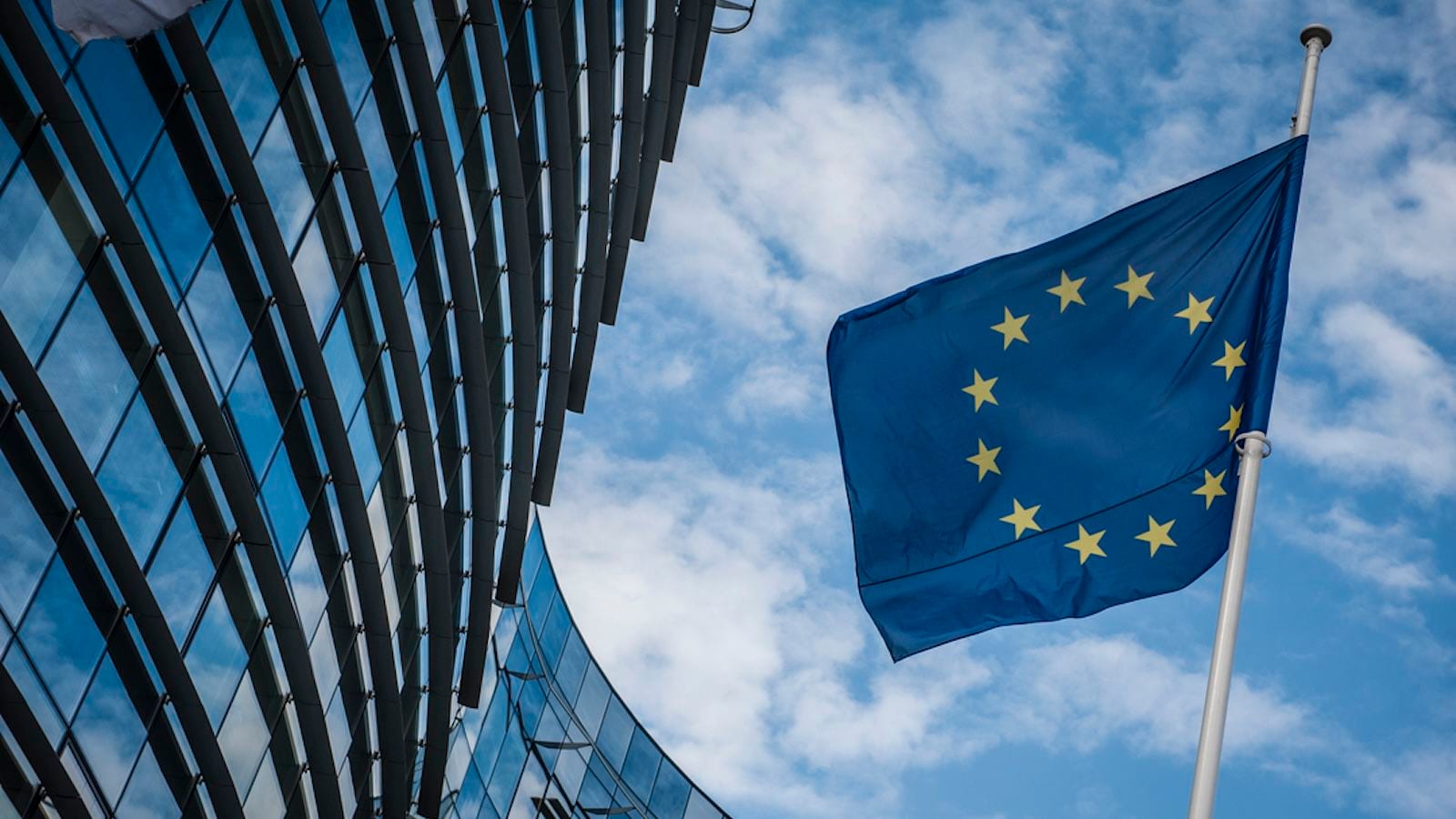 La nueva ley de la UE contra menores en redes abre un gran debate